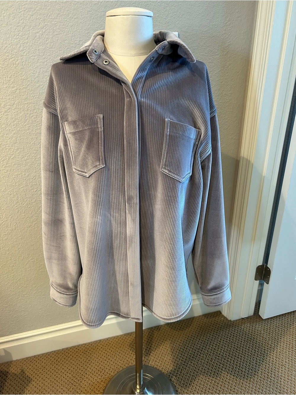 ALO Women’s Ribbed Velour Shacket in Light Gray